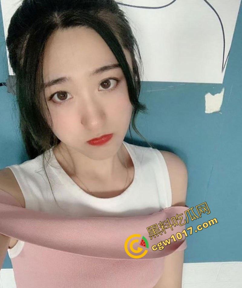 辽宁大学生【翟芷柔】丑闻曝光:清纯外表下淫乱不堪,赤裸迎合摄影师龌龊摸索,男友曝出不雅私密照,引发轩然大波! 第1张 辽宁大学生【翟芷柔】丑闻曝光:清纯外表下淫乱不堪,赤裸迎合摄影师龌龊摸索,男友曝出不雅私密照,引发轩然大波! 第1张