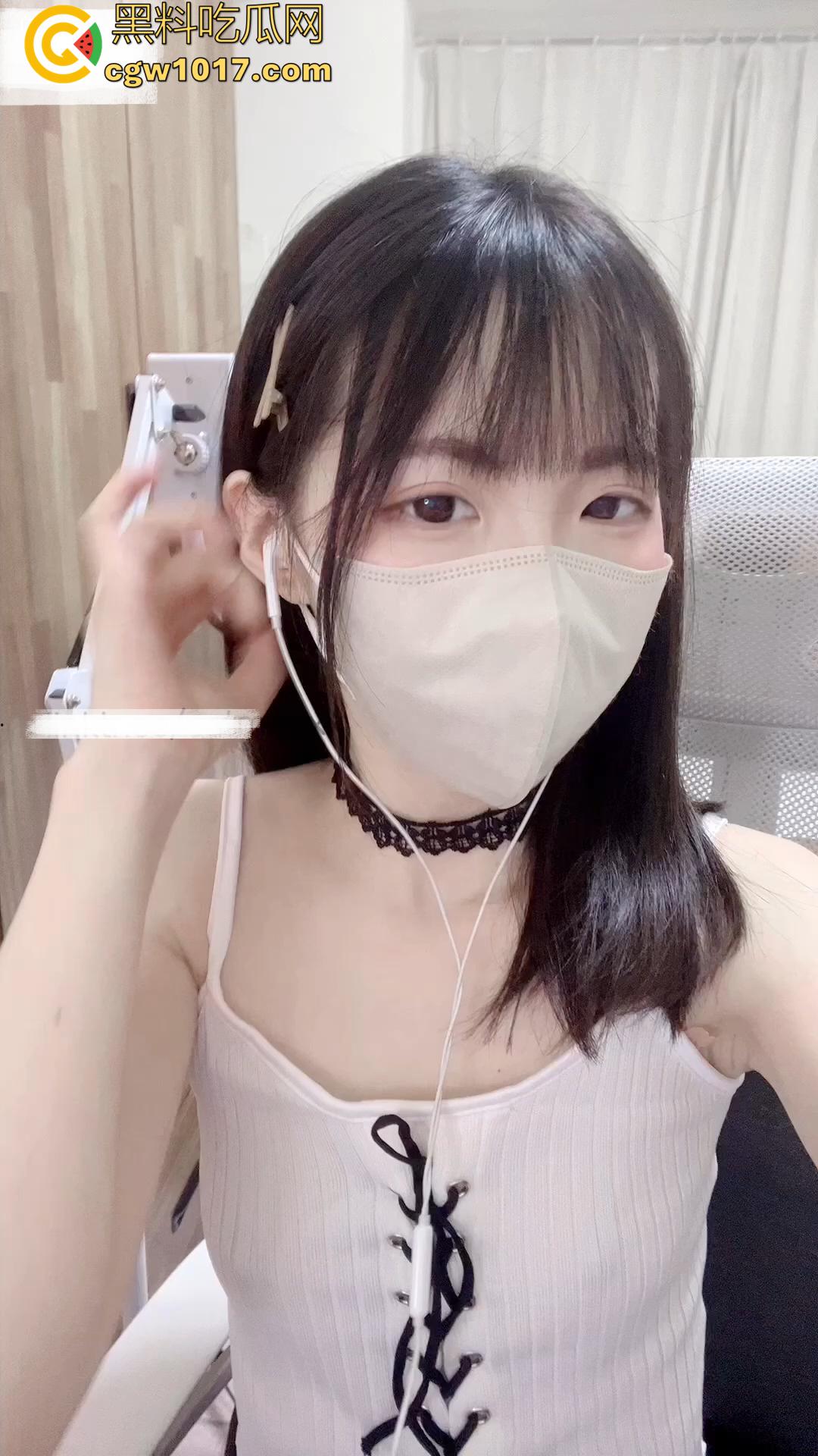 推特极品白嫩福利姬居家自慰!一小撮毛的骚穴粉嫩水多,扣逼到喷水小穴合不拢! 第1张 推特极品白嫩福利姬居家自慰!一小撮毛的骚穴粉嫩水多,扣逼到喷水小穴合不拢! 第1张