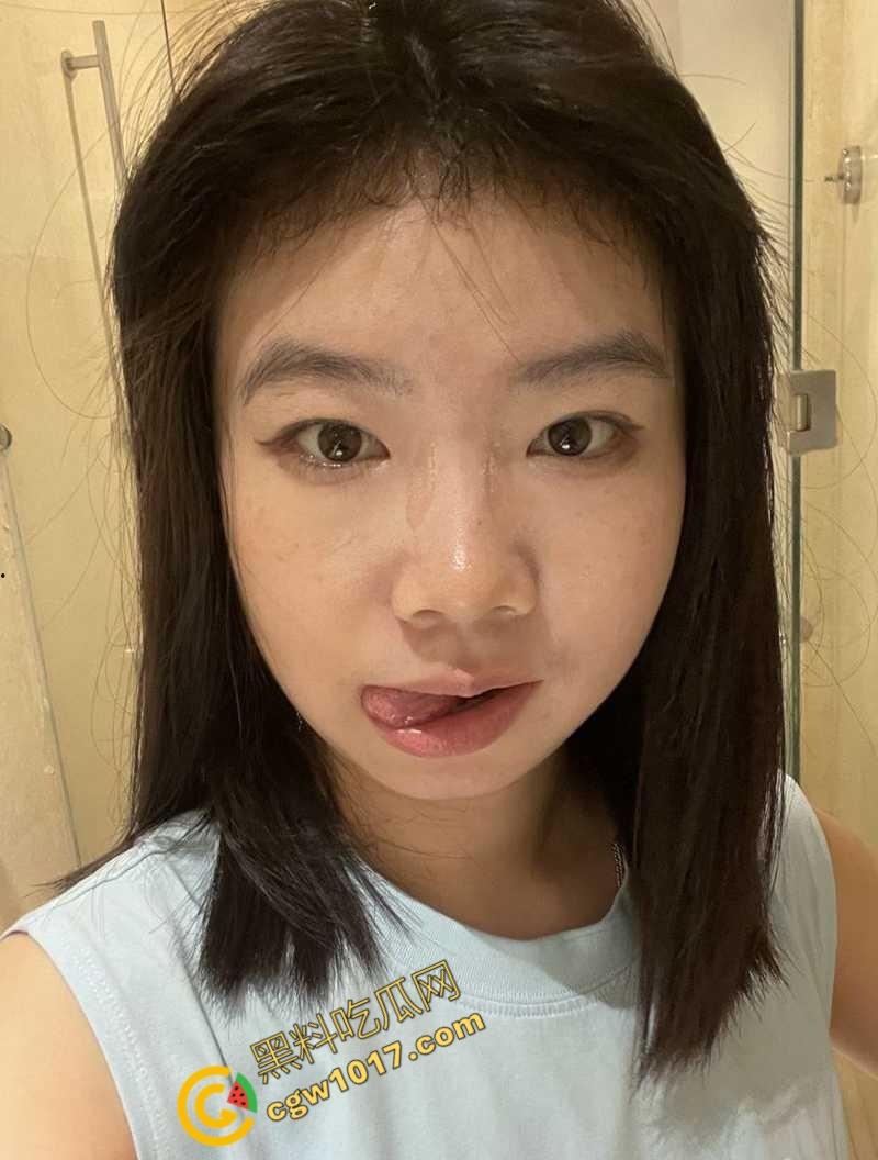 海南大学爆炸性大新闻！清纯校花秒变顶级风骚尤物，裸露全裎，口交吞精，浴室激战全程曝光，疯狂资源瞬间引爆网络！  第1张