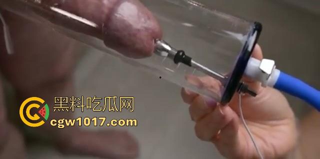 猎奇重口！国外调教已经发展到这地步了吗？真空针管插鸡巴尿道，直接一个按钮下去男奴直接射满大大一杯！  第5张