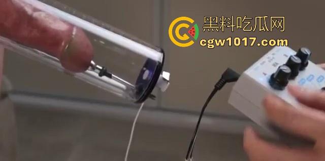 猎奇重口！国外调教已经发展到这地步了吗？真空针管插鸡巴尿道，直接一个按钮下去男奴直接射满大大一杯！  第6张