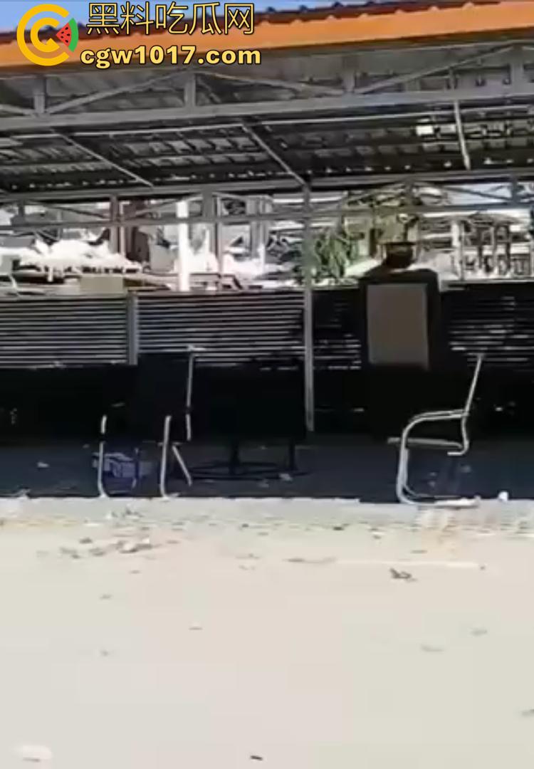 柬埔寨KK园区被血洗清剿!内部实拍曝光:牢笼、血迹、遗留手机触目惊心! 第1张 柬埔寨KK园区被血洗清剿!内部实拍曝光:牢笼、血迹、遗留手机触目惊心! 第1张