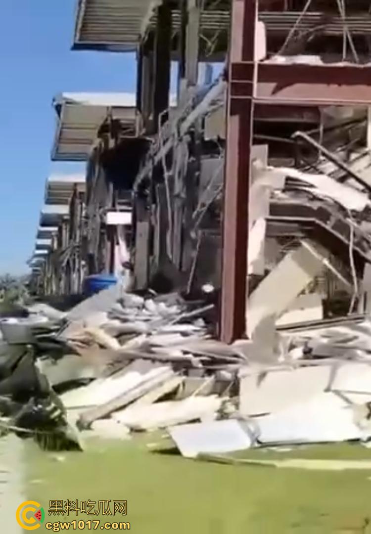 柬埔寨KK园区被血洗清剿!内部实拍曝光:牢笼、血迹、遗留手机触目惊心! 第3张 柬埔寨KK园区被血洗清剿!内部实拍曝光:牢笼、血迹、遗留手机触目惊心! 第3张