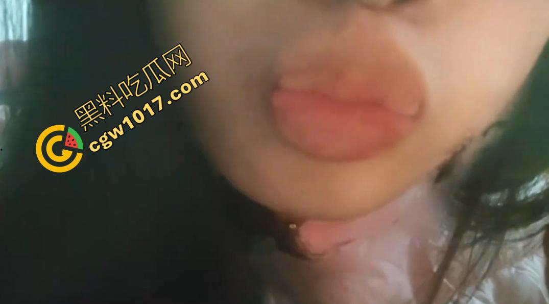 极品大一妹子用玻璃片苦练舌技和深喉技巧！舌头灵活到爆，终于让男友缴械在嘴里，射了满满一嘴！  第3张