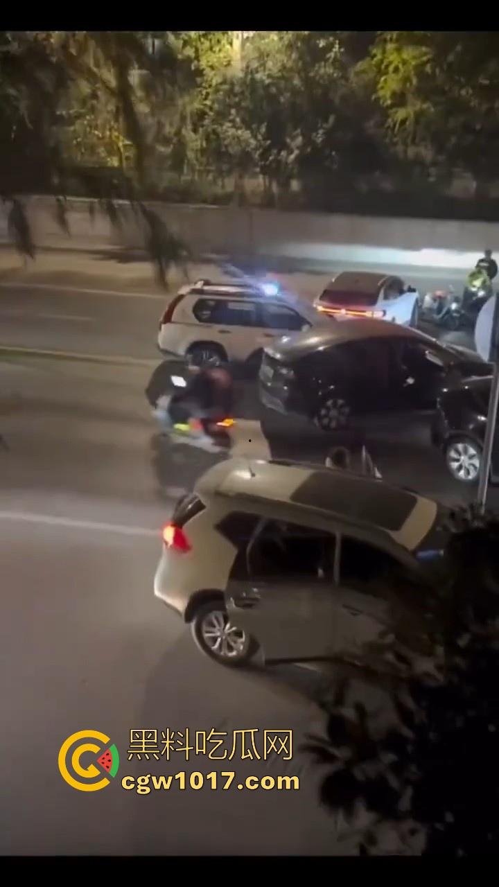 江苏徐州鬼火少年大战交通警察，深夜埋伏公路拦截，又打又逃像是gta5一样，可惜了这么多精神小伙没了战马！  第1张