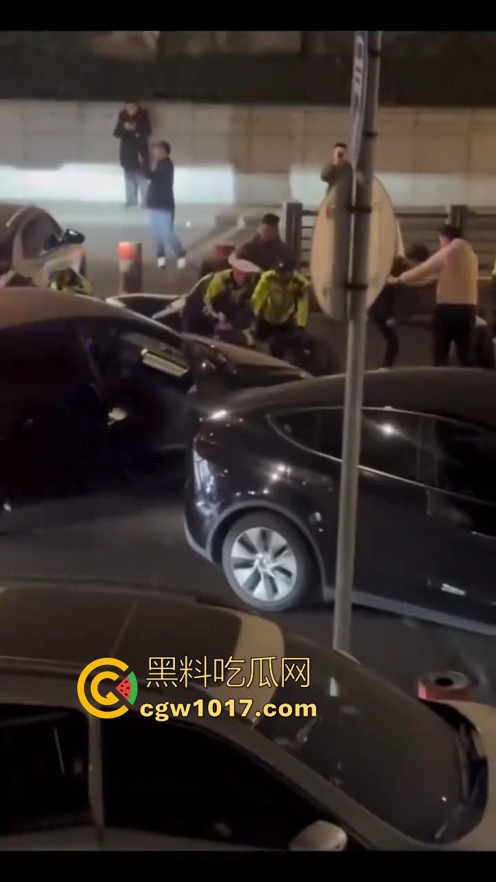 江苏徐州鬼火少年大战交通警察，深夜埋伏公路拦截，又打又逃像是gta5一样，可惜了这么多精神小伙没了战马！  第4张