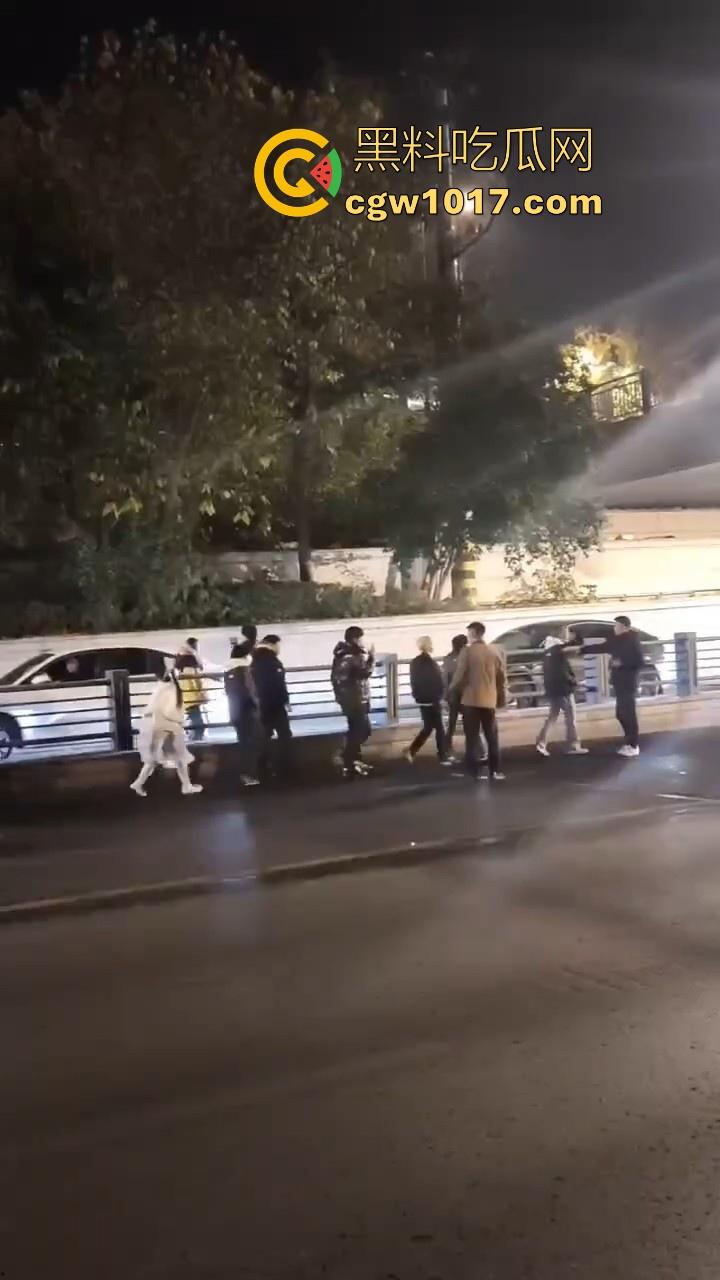 江苏徐州鬼火少年大战交通警察，深夜埋伏公路拦截，又打又逃像是gta5一样，可惜了这么多精神小伙没了战马！  第5张