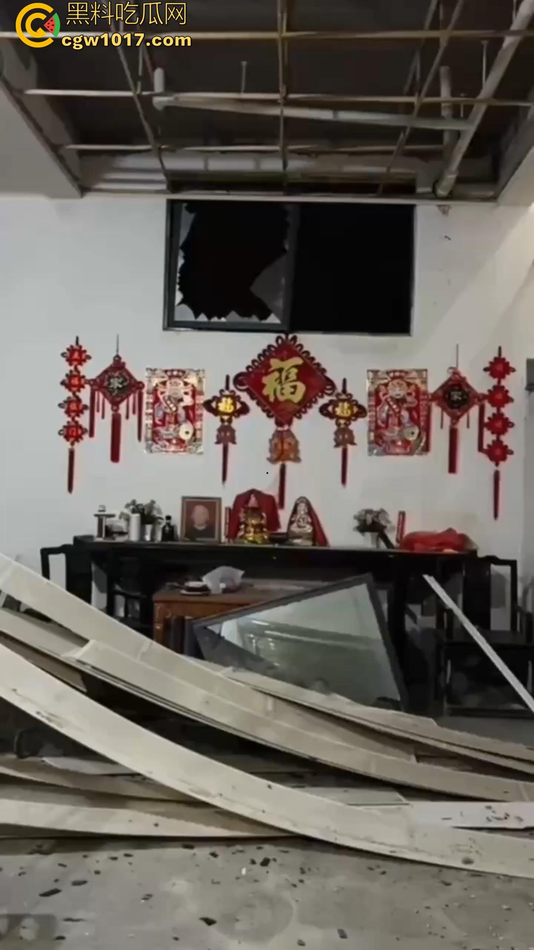 安徽亳州赵桥乡爆炸惨案只因为村名非法烟花销毁失控造成！卢天庙小学附近的建筑坍塌受损不一 造成4人重伤！  第3张