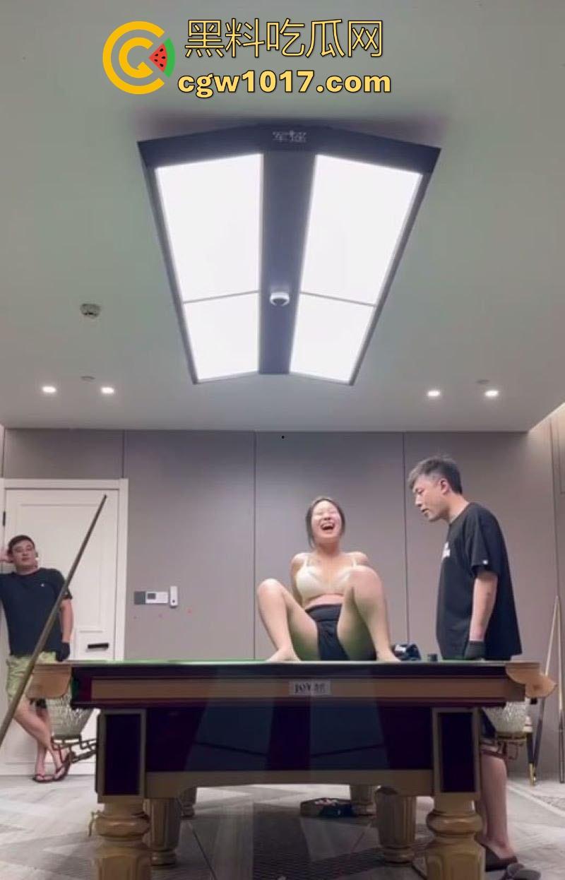 江苏东台名爵台球厅神级活动！与一杆清台送巨乳母狗陪睡，台球宝贝口交爆操，表面是正规台球厅实际就是大型卖淫场所！  第4张