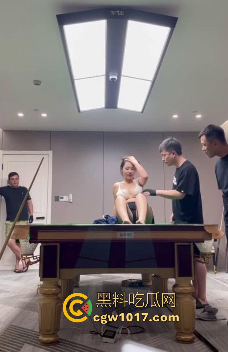 江苏东台名爵台球厅神级活动！与一杆清台送巨乳母狗陪睡，台球宝贝口交爆操，表面是正规台球厅实际就是大型卖淫场所！  第6张