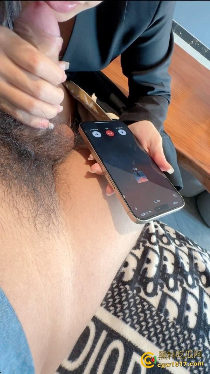 与兄弟老婆偷情,跑货车的发小突然打来电话,骚母狗竟然接着电话吞吐鸡巴,趴在窗户上被我猛猛抽插 ! 第3张 与兄弟老婆偷情,跑货车的发小突然打来电话,骚母狗竟然接着电话吞吐鸡巴,趴在窗户上被我猛猛抽插 ! 第3张