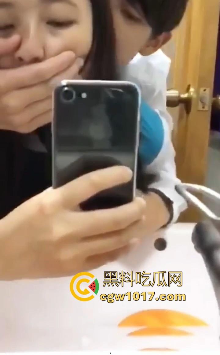 反差可爱萝莉萌妹被冲刺爆操纯享版！甜美女大可爱萝莉被巨物征服，猛攻之下淫水随着呻吟声喷涌而出，甚是享受！  第2张