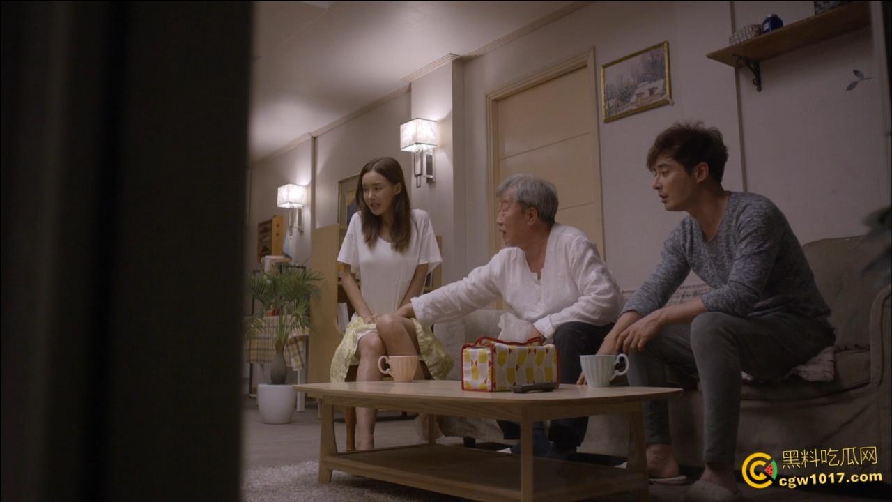 韩国高清伦理片《卑劣的交易 》，妻子为丈夫寻求眼角膜，被老头一次又一次无情内射后，憋屈的妻子做爱时杀害老头！  第5张