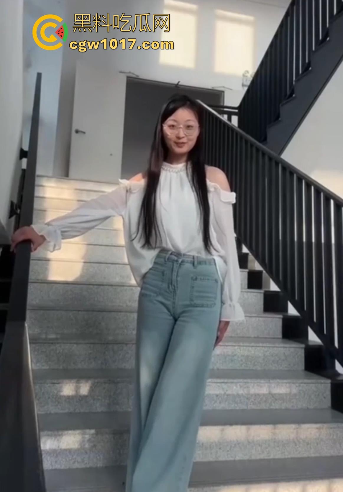 广东海洋大学极品24级系花【李晓芸】不雅视频遭前男友曝光，极品模特身材，各种蹶臀挨操，扶墙猛插淫荡的一批！  第1张