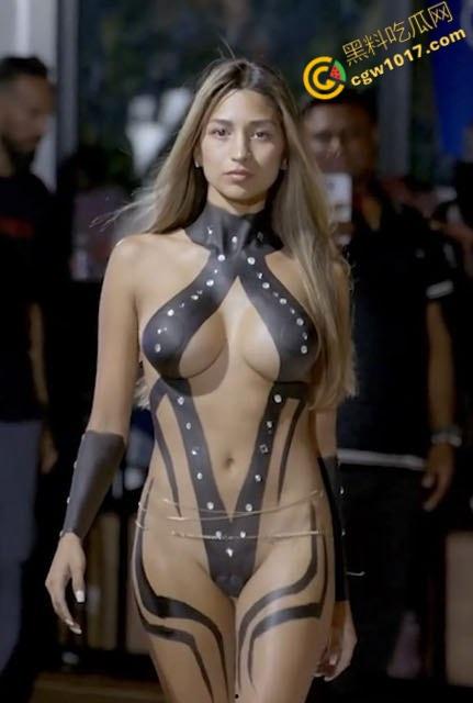 2025迈阿密泳装周【Farnello】胶带秀零布料全裸勾魂,金发超模乳臀春光乍泄,私处若隐若现,欲望炸裂T台! 第3张 2025迈阿密泳装周【Farnello】胶带秀零布料全裸勾魂,金发超模乳臀春光乍泄,私处若隐若现,欲望炸裂T台! 第3张