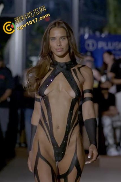 2025迈阿密泳装周【Farnello】胶带秀零布料全裸勾魂,金发超模乳臀春光乍泄,私处若隐若现,欲望炸裂T台! 第5张 2025迈阿密泳装周【Farnello】胶带秀零布料全裸勾魂,金发超模乳臀春光乍泄,私处若隐若现,欲望炸裂T台! 第5张