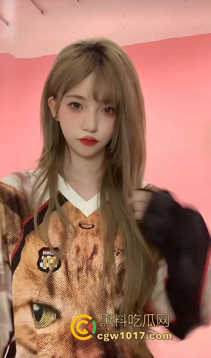 抖音高颜值网红【不要乱倒垃圾】早期私密视频曝光，极品尤物露脸深情口交深喉， 高清无码甜妹人设崩塌！  第2张