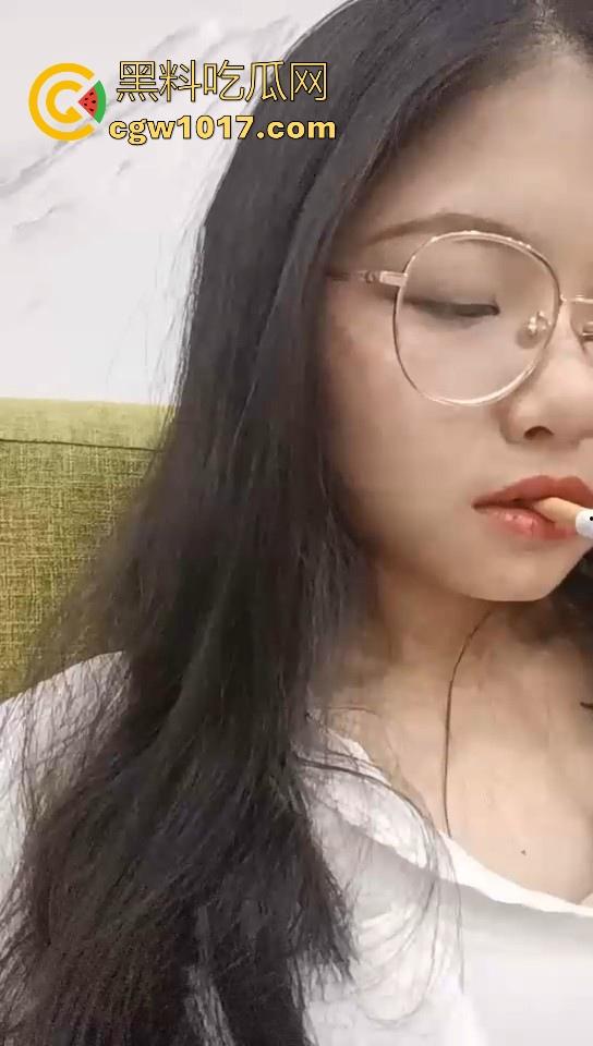 不良小妹调教自己的肥宅男奴，暴力美学性爱，舔鞋舔脚都是基本操作，小胖狗乖乖的听话只为得到女主人的怜悯！  第1张