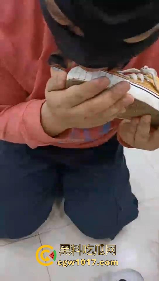 不良小妹调教自己的肥宅男奴，暴力美学性爱，舔鞋舔脚都是基本操作，小胖狗乖乖的听话只为得到女主人的怜悯！  第8张