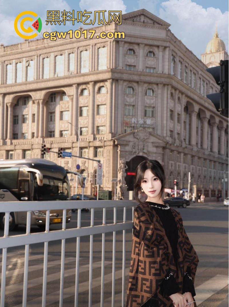 天津骚女【邵子畅】装欧洲女留哄骗富哥，天天约炮只为遇到哪个肯为她花钱的大冤种，骚逼早已雀黑无比！  第7张