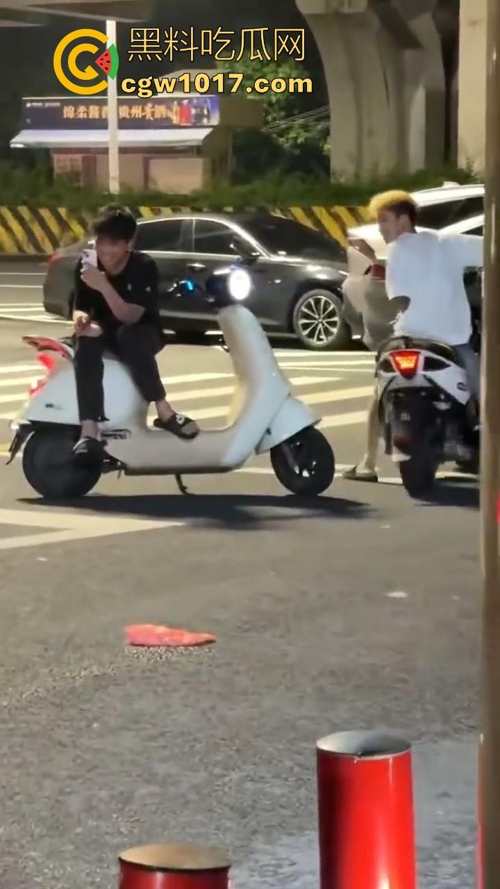 不用怀疑这就是精神小伙的日常操作，睡醒开鬼火搭小妹，游街结束随机解锁小妹酒店操逼，有时候你还不得不服气！  第2张