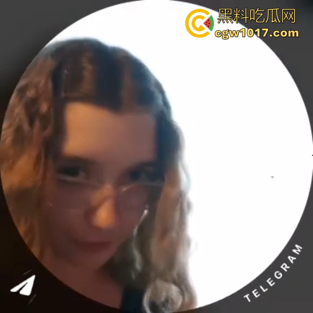 外表清纯的俄罗斯萝莉去了一趟广州就变成了黑人马桶！还拍视频教学怎么给黑人爸爸弹舌深喉！  第1张