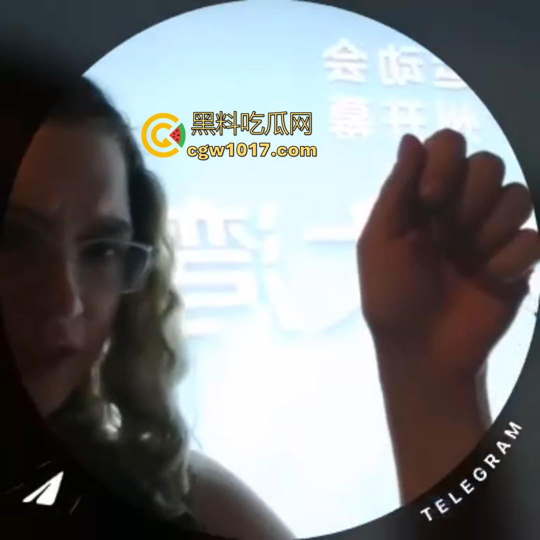 外表清纯的俄罗斯萝莉去了一趟广州就变成了黑人马桶！还拍视频教学怎么给黑人爸爸弹舌深喉！  第3张