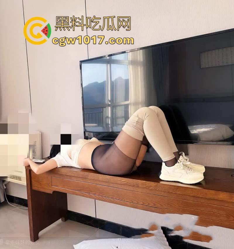 巨乳妹妹塞跳蛋发骚被发现，黑丝大奶勾引我操她，客厅扶窗猛攻后转战房间，狠狠骑乘帮骚逼止痒！  第3张