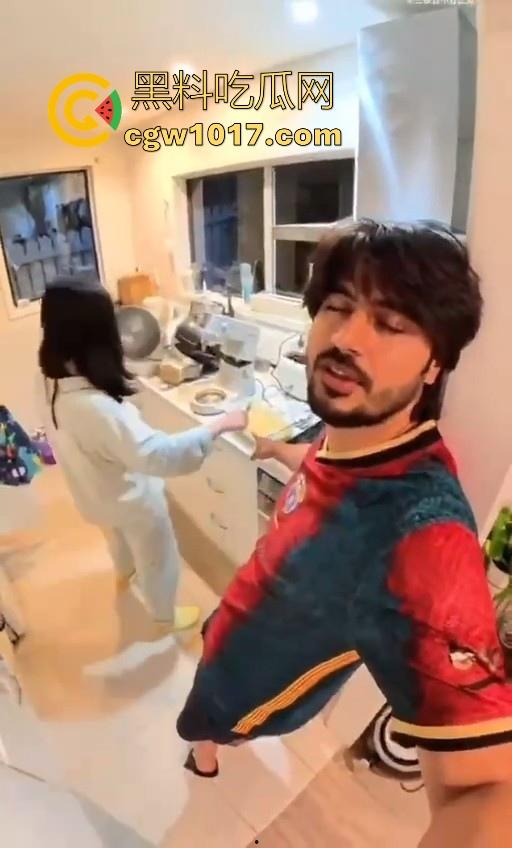 黑人时代已经过去，现在印度人才是顶流！中国妻子贴心呵护印度老公，连爸妈也带回到中国，巴西牛排变异啦！  第3张