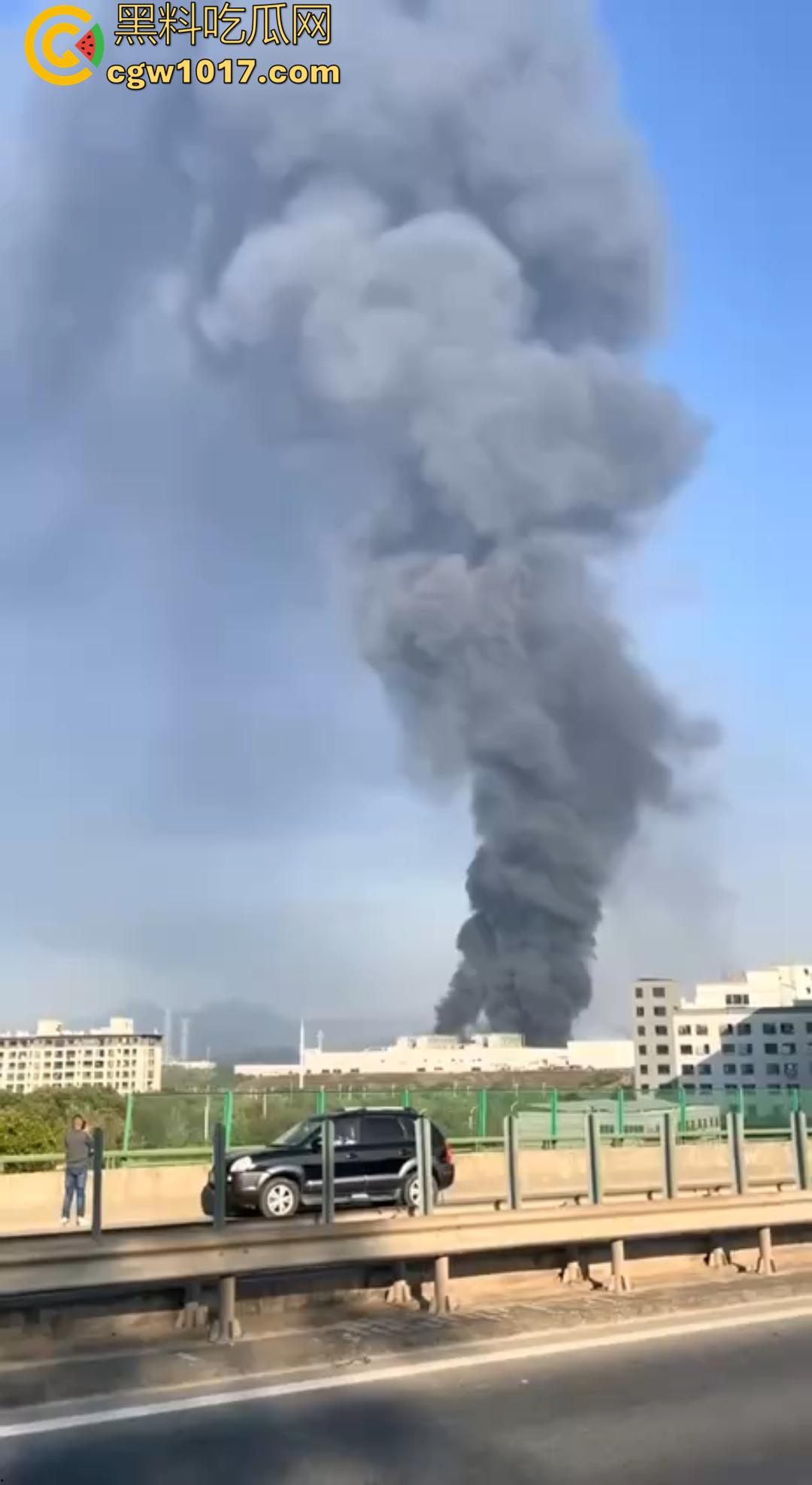 义乌光伏巨头正泰新能厂突发大火 赤岸镇浓烟冲天 全市消防出动几十车救火 全城围观！  第1张