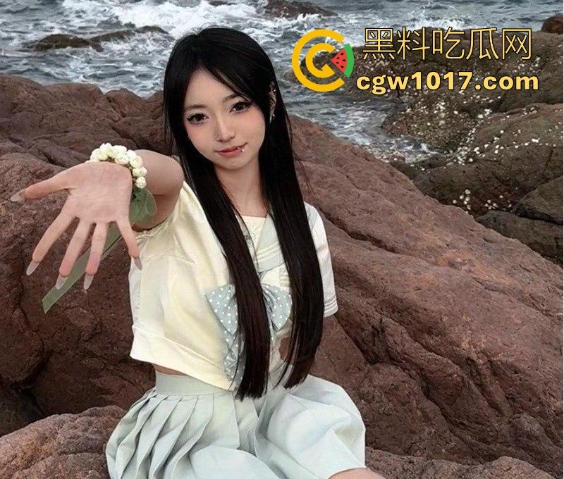 成都医科大学【徐梦梦】反差唇钉妹，冷清女神调教成淫荡母狗，穿黑丝JK跪舔金主肉棒，被后入猛干到外翻！  第1张