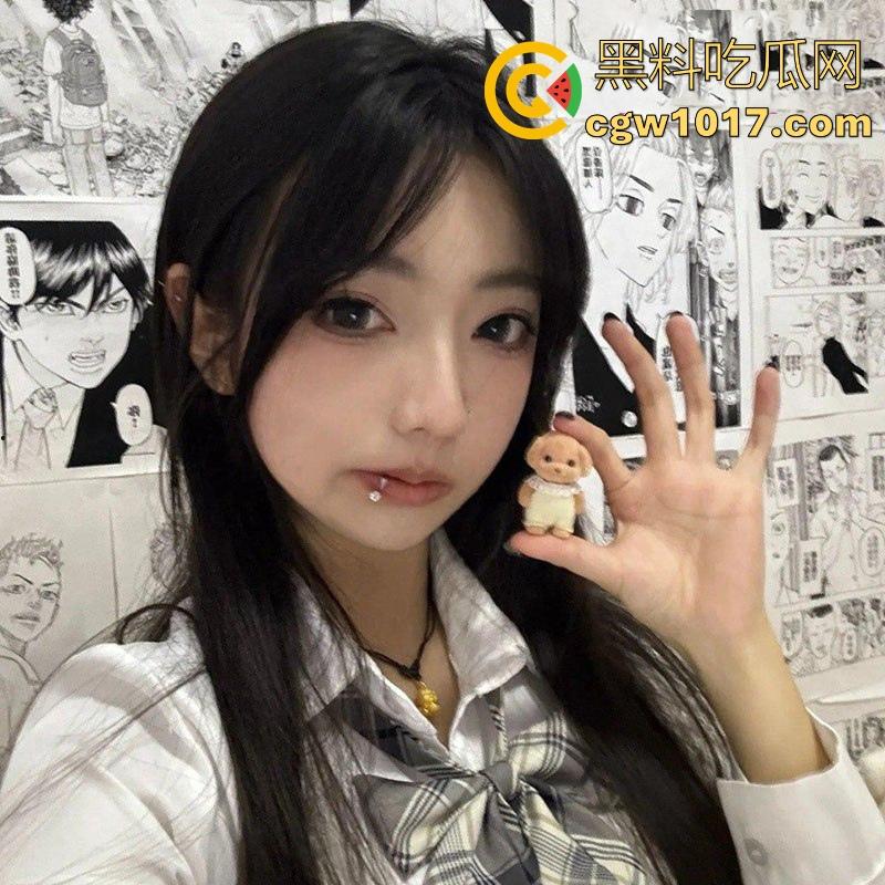 成都医科大学【徐梦梦】反差唇钉妹，冷清女神调教成淫荡母狗，穿黑丝JK跪舔金主肉棒，被后入猛干到外翻！  第3张