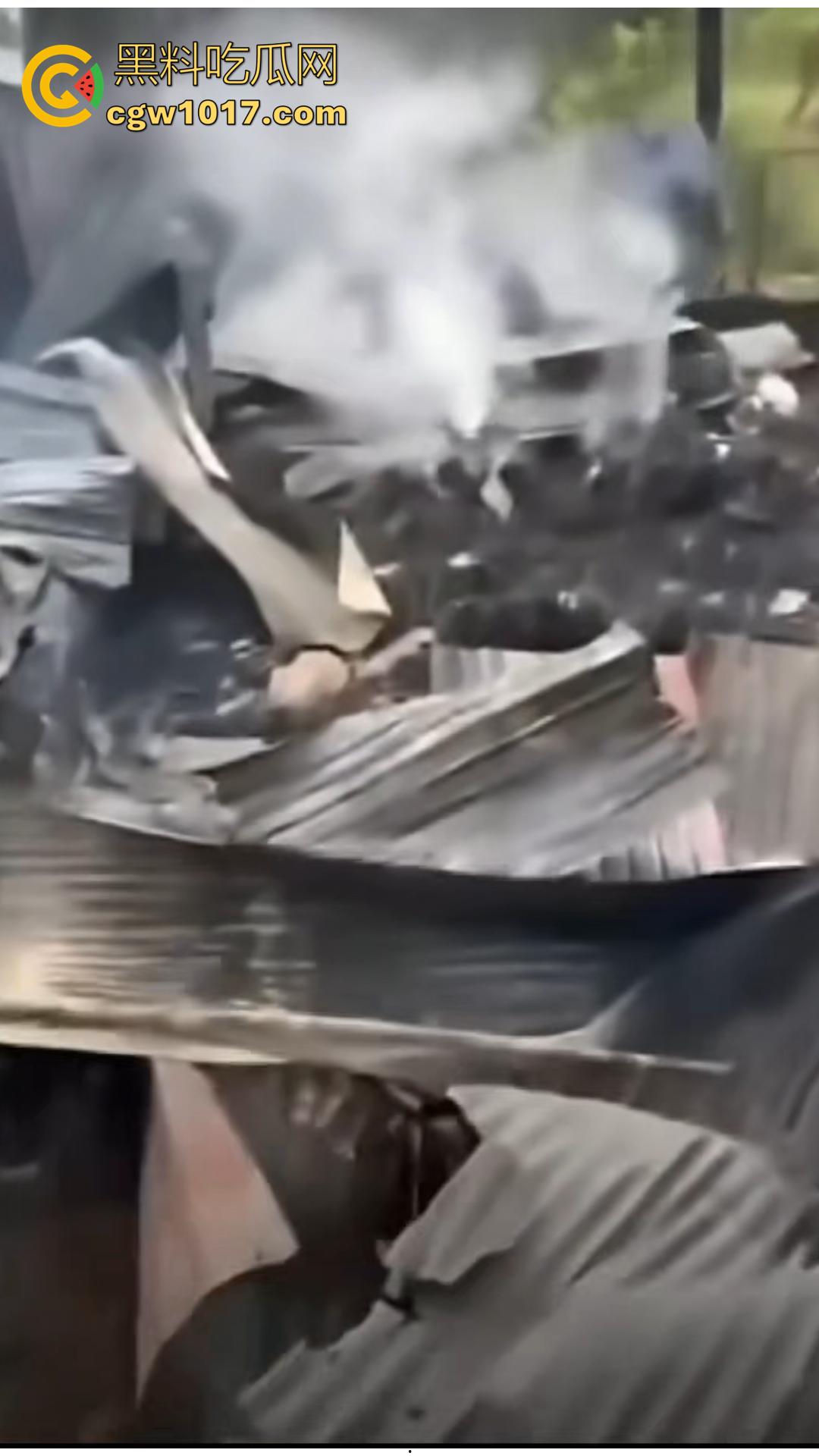 柬埔寨磅湛省灭门惨案 吸毒男子因争吵直接纵火砍人 造成9人死亡 包括一名5岁女童 老婆的娘家无一生还! 第7张 柬埔寨磅湛省灭门惨案 吸毒男子因争吵直接纵火砍人 造成9人死亡 包括一名5岁女童 老婆的娘家无一生还! 第7张