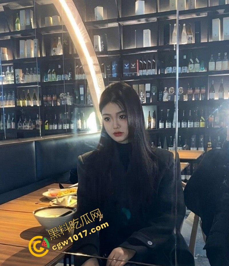 极品反差婊！乖学生变床上极品母狗，被校外土豪包养调教全程曝光，女神深喉吞巨舌，爆操高潮喷汁！  第1张