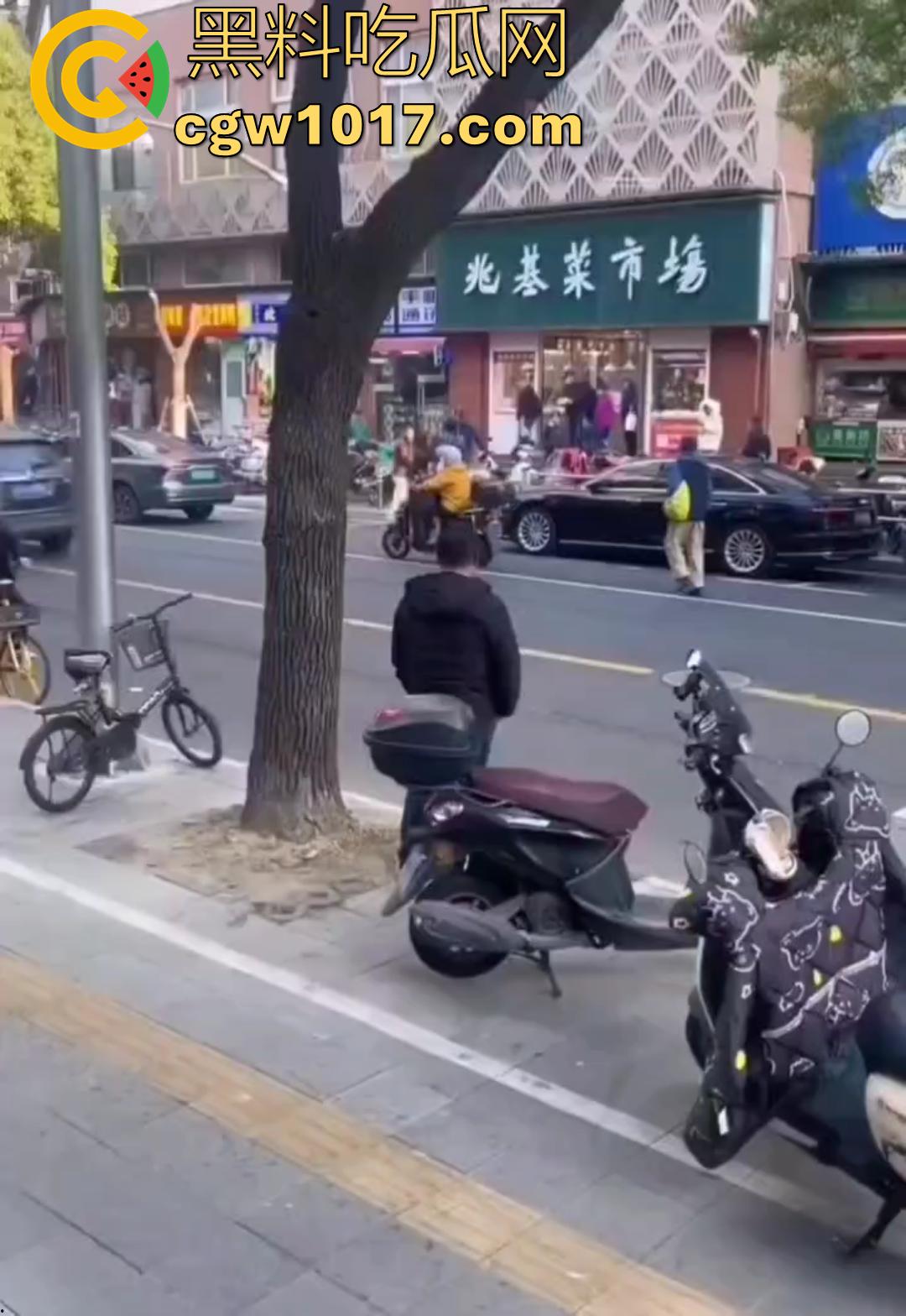 大型捉奸现场视频曝光 女友谎称跟朋友吃饭 实则出去酒店开房上钟 男友捉奸当场报警有人卖淫大义灭亲! 第2张 大型捉奸现场视频曝光 女友谎称跟朋友吃饭 实则出去酒店开房上钟 男友捉奸当场报警有人卖淫大义灭亲! 第2张