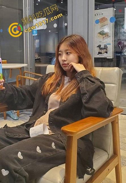 19岁清纯学生妹的疯狂派对:被被兽性三人轮奸,喝尿淫骚,变态4P,酒精与欲望交织,淫荡剧情直击内心 第2张 19岁清纯学生妹的疯狂派对:被被兽性三人轮奸,喝尿淫骚,变态4P,酒精与欲望交织,淫荡剧情直击内心 第2张