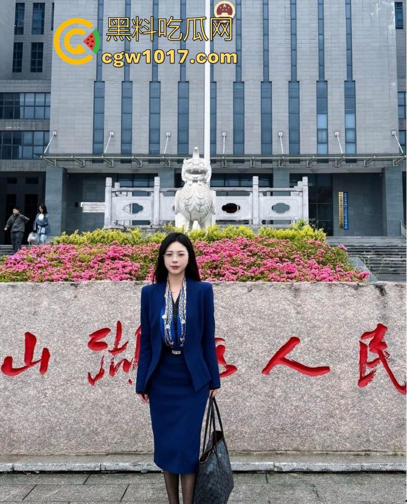 山东精英女律师【林彩虹】不雅视频流出，西装女御姐法院的铁娘子，无论你平时再猛，在大鸡巴面前还是乖乖被降伏！  第3张