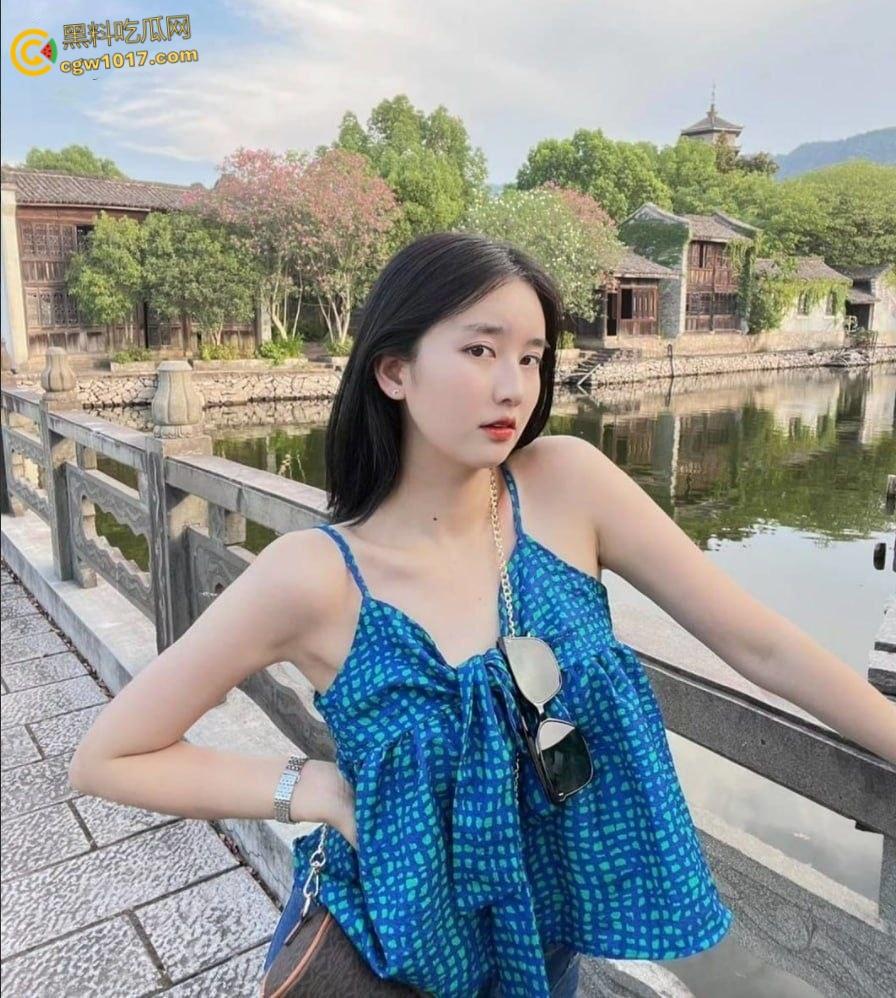 武汉工商学院辅导员【徐曦】，曾在花椒与金主裸聊被曝，视频完美露脸露点，极品巨乳娇喘挑逗 ！  第4张