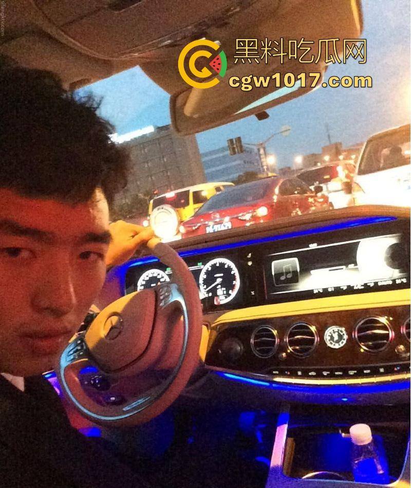 曾经哪个精神小伙如果也是能操上好逼了！跟甜美白领私下厮混，各种花式做爱，对镜后入大奶狂甩，浪叫到腿软！  第3张