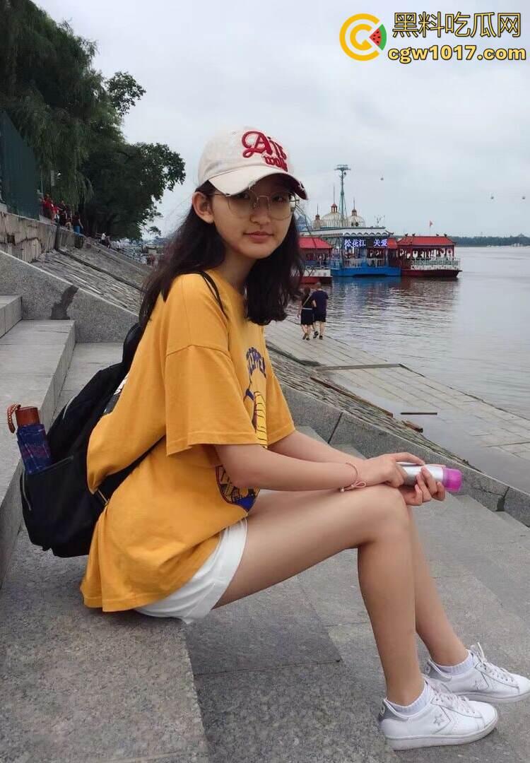 瓜友投稿:一顿海底捞+一场电影成功拿下高二眼镜妹!嫩穴紧的差点夹爆鸡儿,可惜居然不是处了! 第1张 瓜友投稿:一顿海底捞+一场电影成功拿下高二眼镜妹!嫩穴紧的差点夹爆鸡儿,可惜居然不是处了! 第1张