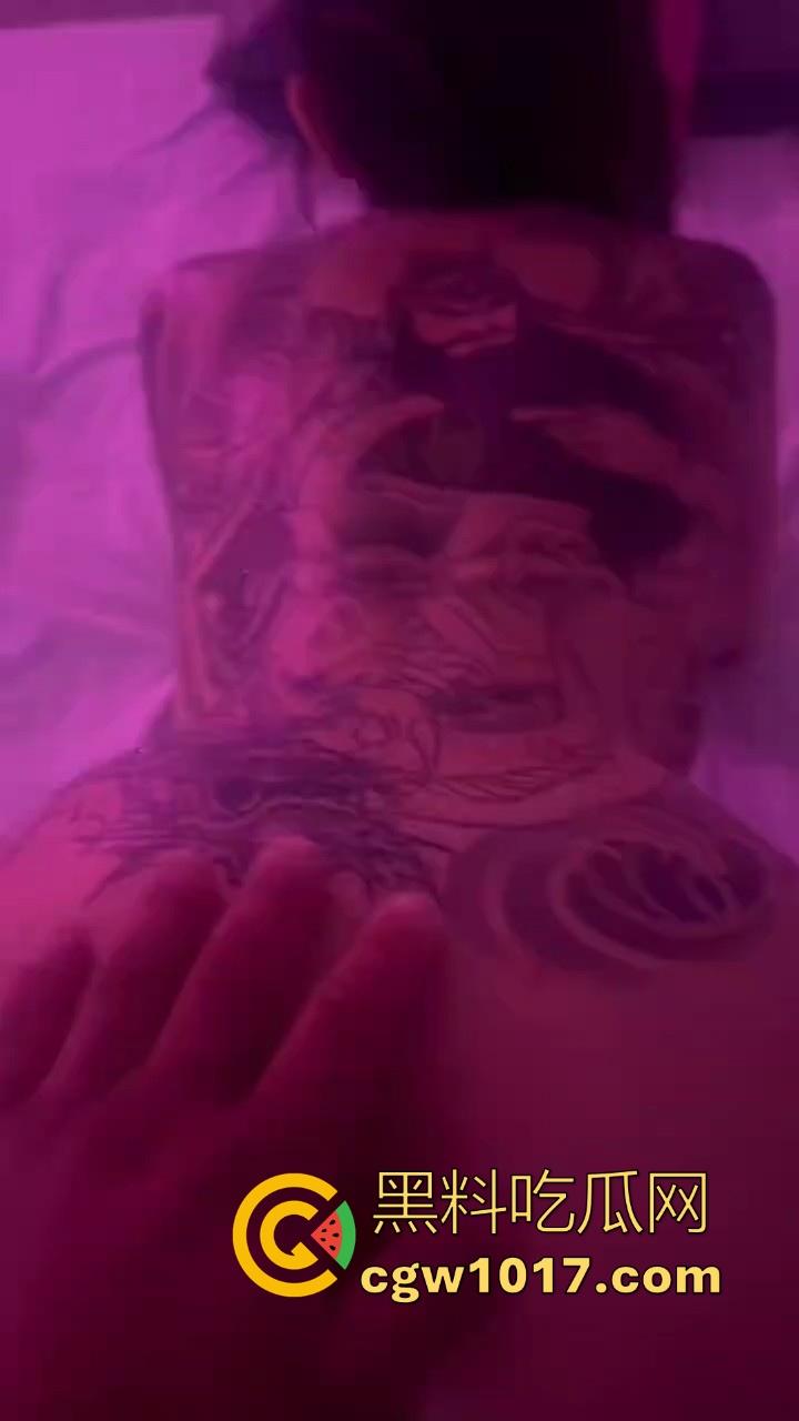 后入大满背是什么感觉？只能说看着哪背部的关公真是越操越有力气，仿佛有种魔力，根本停不下来！  第7张