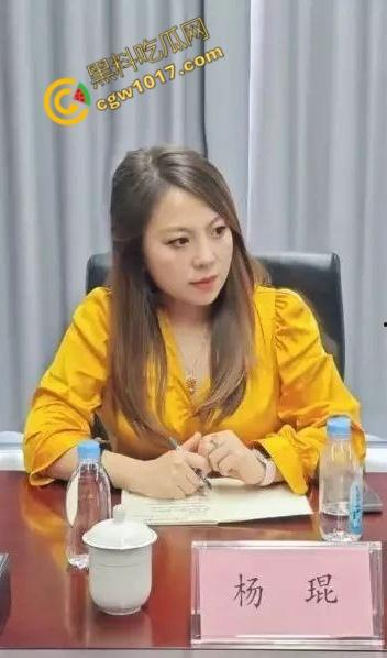 青岛未来盛世管理公司内幕大曝光:女经理【杨琨】色诱商政两界,裸照换资源,陪睡领导,私生活淫荡惊四座! 第3张 青岛未来盛世管理公司内幕大曝光:女经理【杨琨】色诱商政两界,裸照换资源,陪睡领导,私生活淫荡惊四座! 第3张