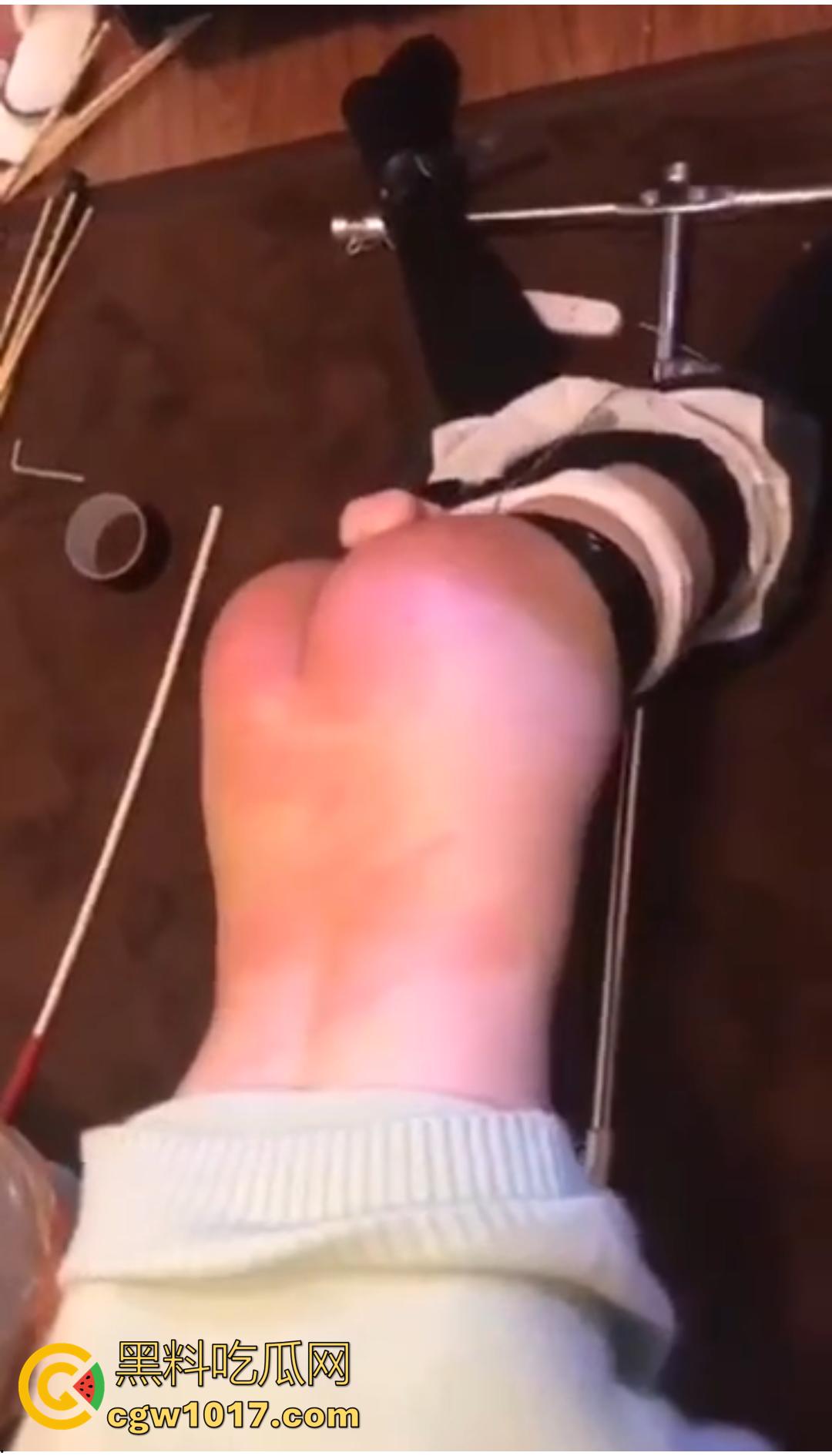 重口SM调教合集来袭!带你欣赏小众癖好!捆绑+口塞+臀刑鞭打,样样俱全 有的哭着求饶 有的还喊再用力! 第3张 重口SM调教合集来袭!带你欣赏小众癖好!捆绑+口塞+臀刑鞭打,样样俱全 有的哭着求饶 有的还喊再用力! 第3张