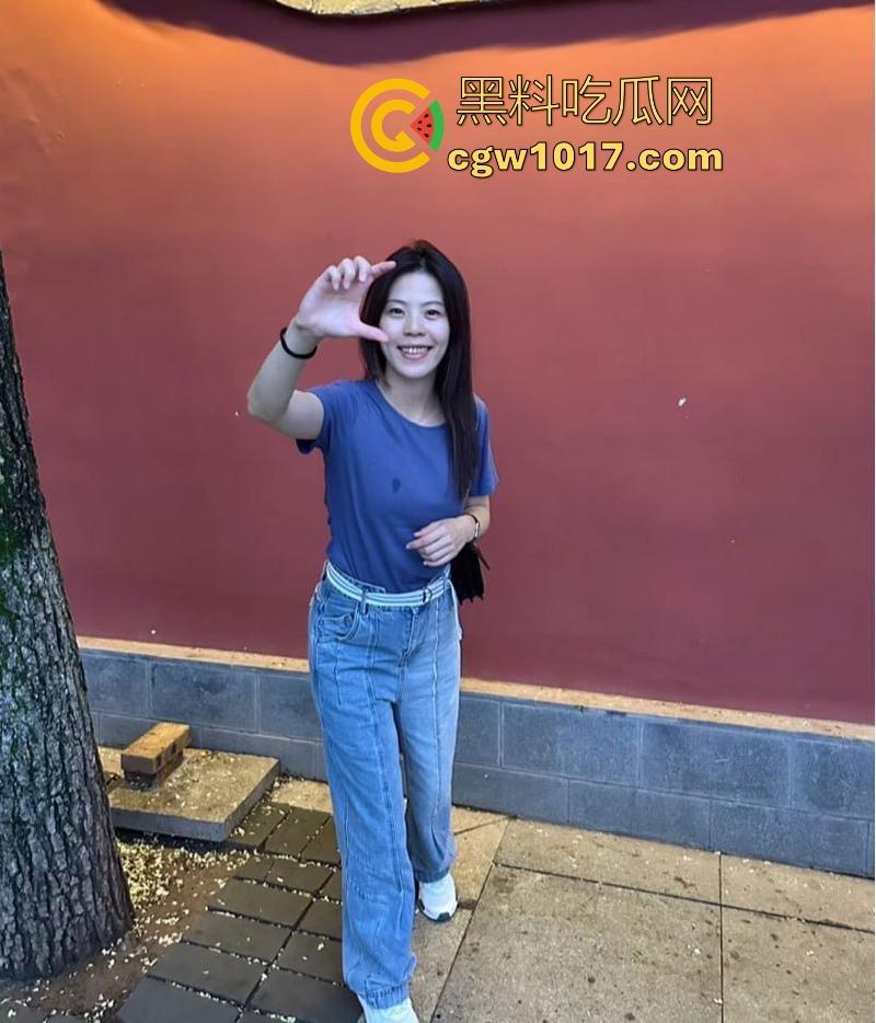 武汉师范大学【陈菲怡】大四实习为顺利专正，甘心与领导上床做爱，嘴上说的不要在床上表现比谁都骚！  第3张