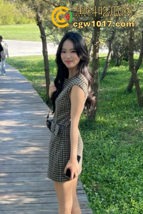 酒店开房庆祝小姨子生日，换上极品女仆装开始狂欢，化身无情打桩机花式无套猛插，只为满足小姨子的胃口！  第1张