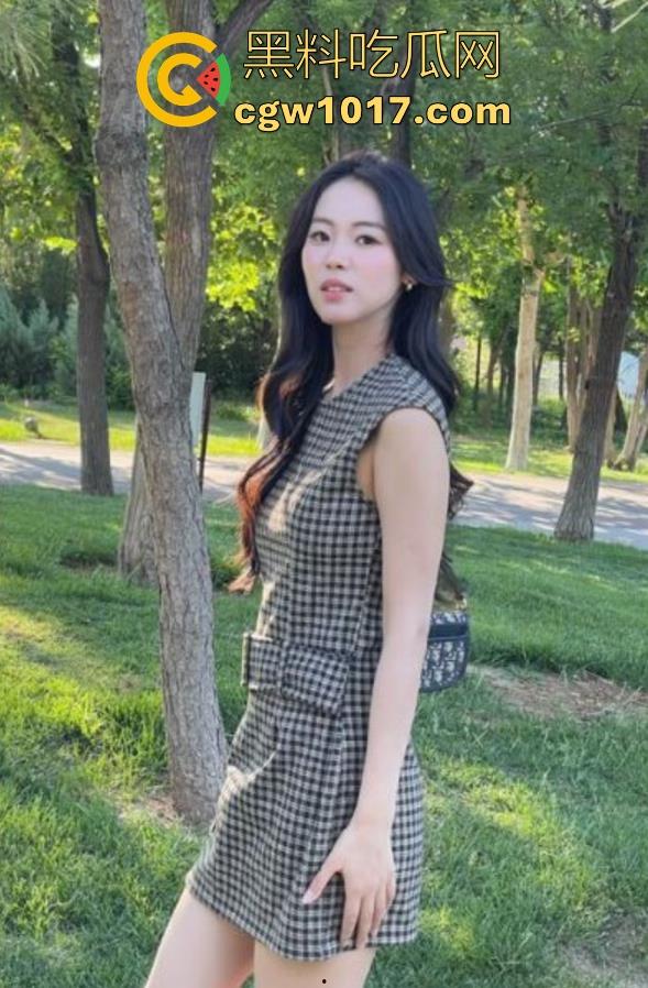 酒店开房庆祝小姨子生日，换上极品女仆装开始狂欢，化身无情打桩机花式无套猛插，只为满足小姨子的胃口！  第2张