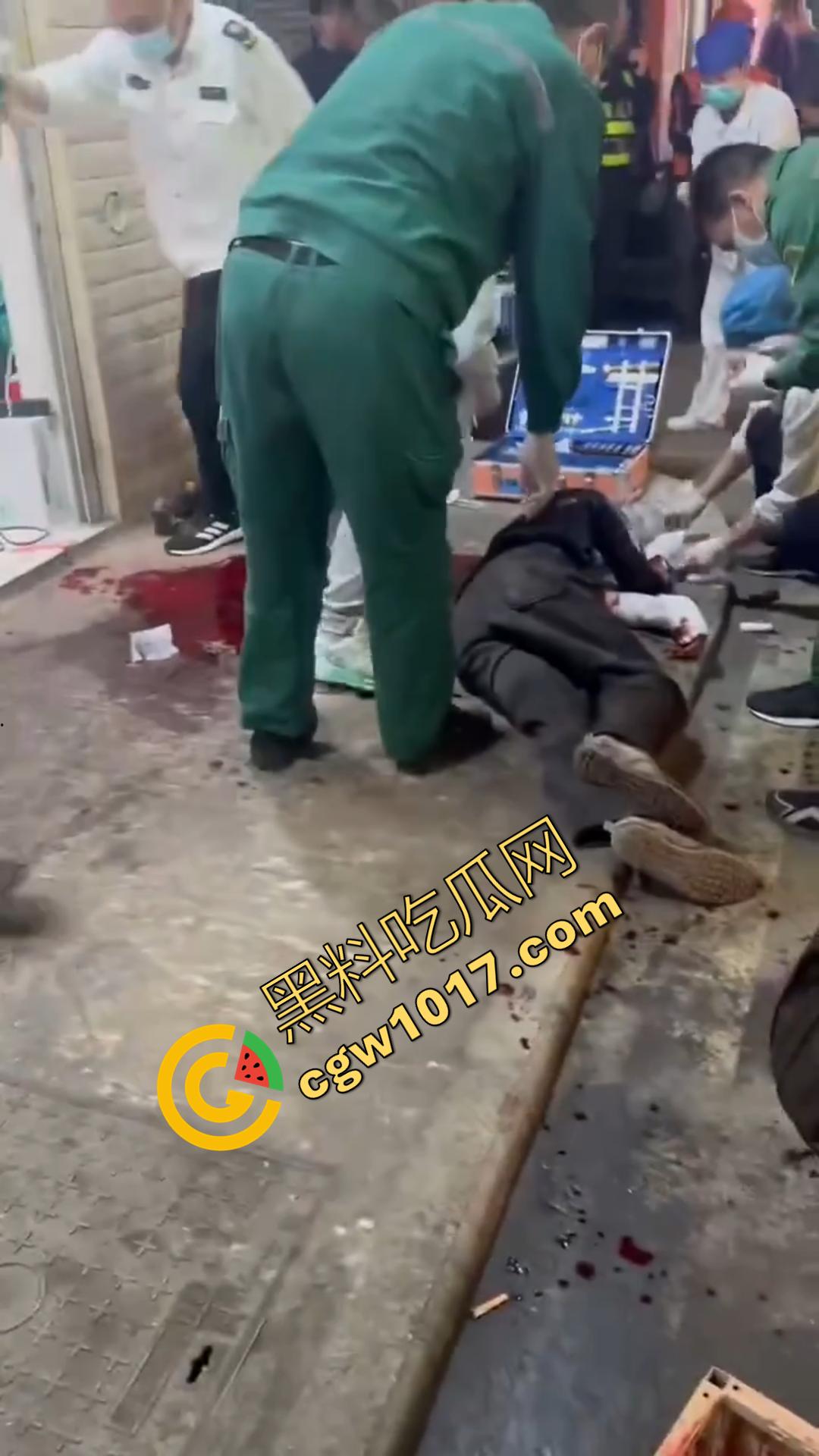 广西南宁骇人惨案!外卖骑手与商家发生口角 被其持刀疯砍当场死亡 现场血流成河毛骨悚然! 第6张 广西南宁骇人惨案!外卖骑手与商家发生口角 被其持刀疯砍当场死亡 现场血流成河毛骨悚然! 第6张