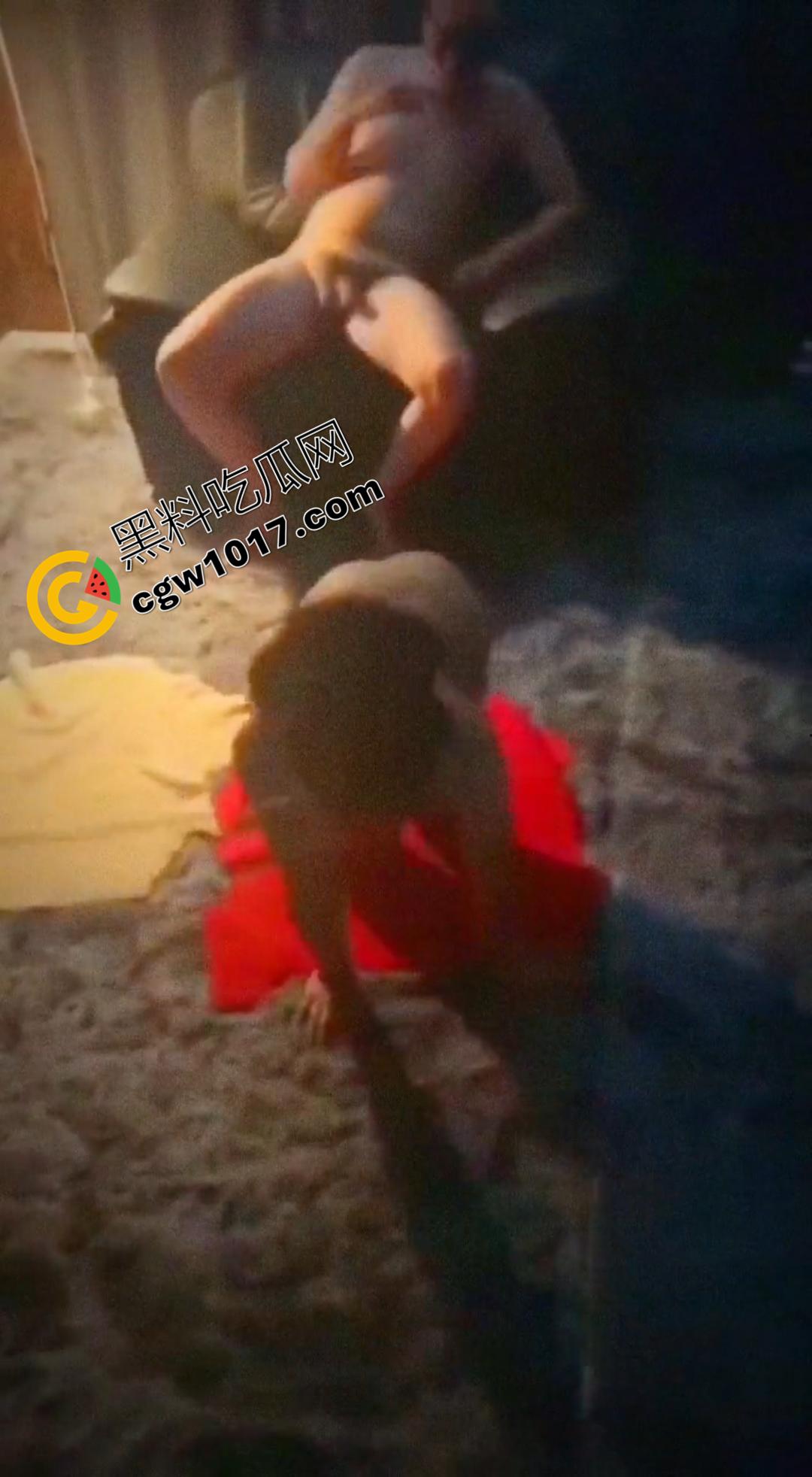 绿奴献妻跟俩东北大汉群P调教!骚母狗自己骑乘全自动榨精!全程女的都用东北话淫叫,虽然有些出戏但更刺激! 第4张 绿奴献妻跟俩东北大汉群P调教!骚母狗自己骑乘全自动榨精!全程女的都用东北话淫叫,虽然有些出戏但更刺激! 第4张