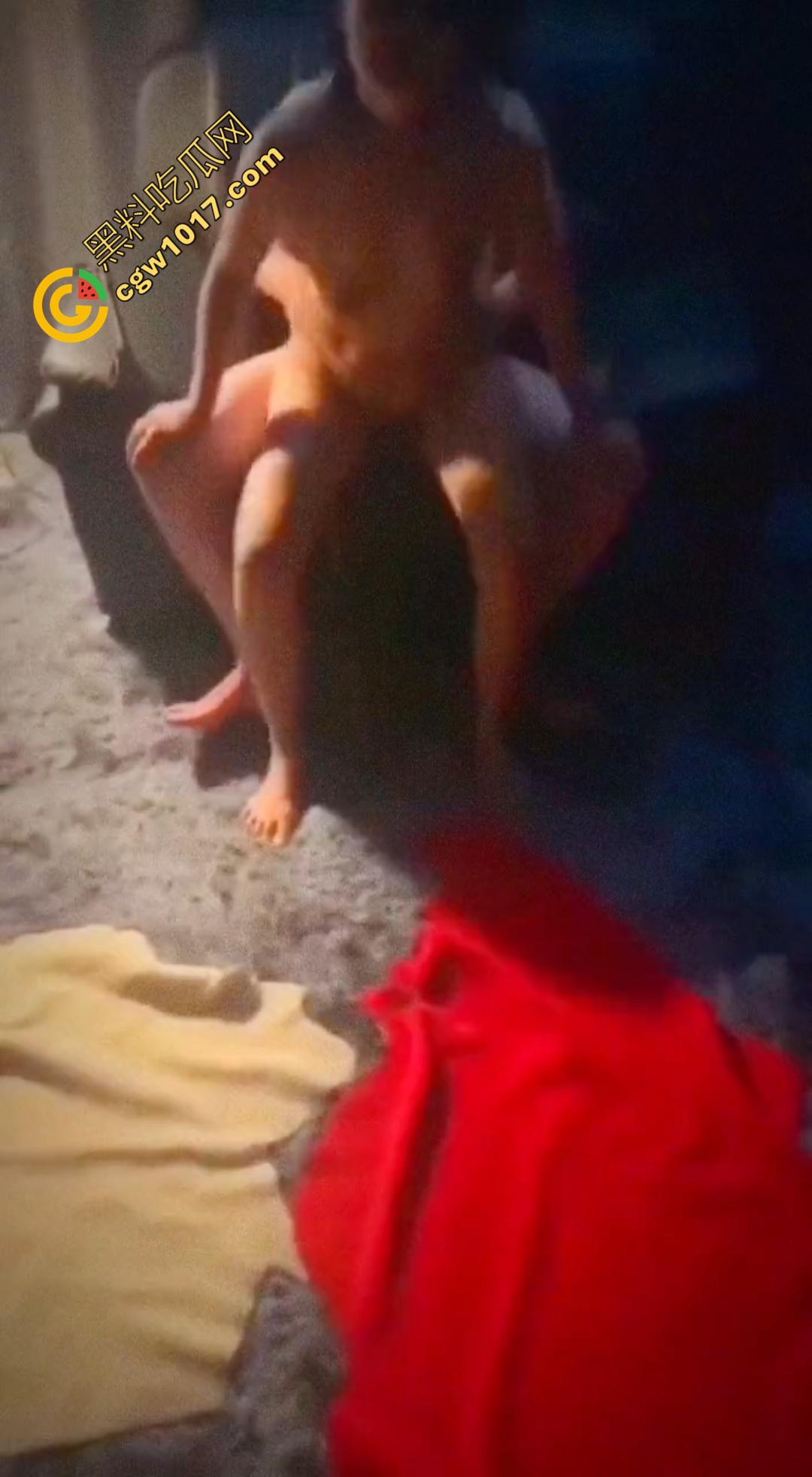 绿奴献妻跟俩东北大汉群P调教!骚母狗自己骑乘全自动榨精!全程女的都用东北话淫叫,虽然有些出戏但更刺激! 第6张 绿奴献妻跟俩东北大汉群P调教!骚母狗自己骑乘全自动榨精!全程女的都用东北话淫叫,虽然有些出戏但更刺激! 第6张