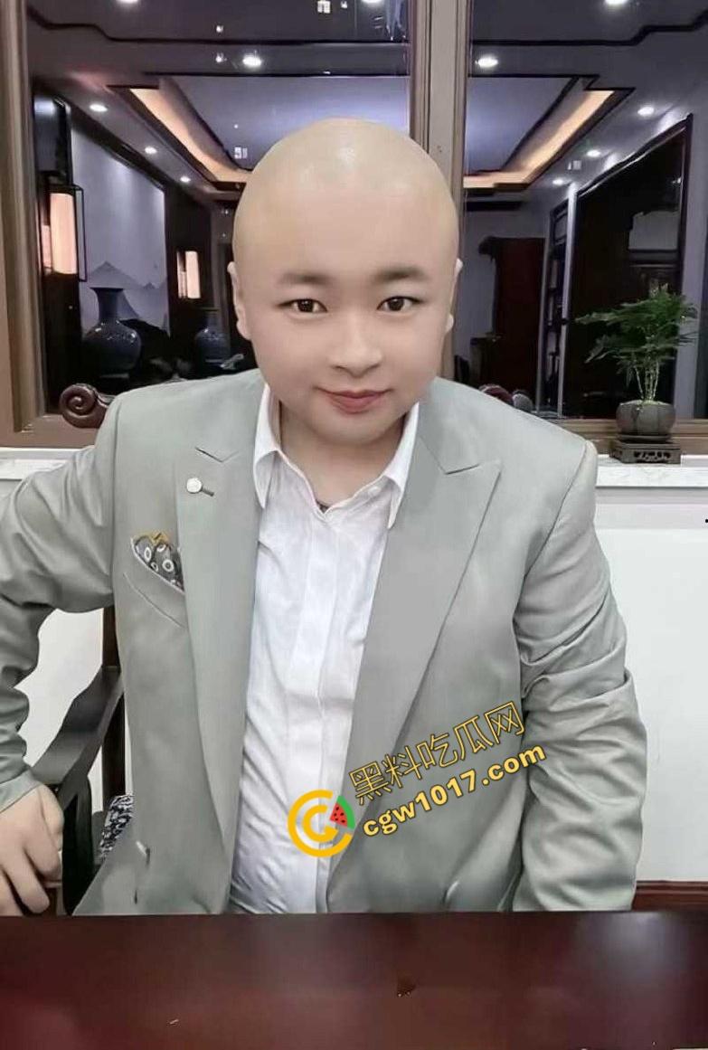 快手千万粉网红【老狗】惊爆丑闻:婚内出轨乱搞、KTV淫乱黑料满天飞!与爱徒【孙佳昕】狂欢,前妻直播爆猛料,裸露内幕掀波澜! 第1张 快手千万粉网红【老狗】惊爆丑闻:婚内出轨乱搞、KTV淫乱黑料满天飞!与爱徒【孙佳昕】狂欢,前妻直播爆猛料,裸露内幕掀波澜! 第1张